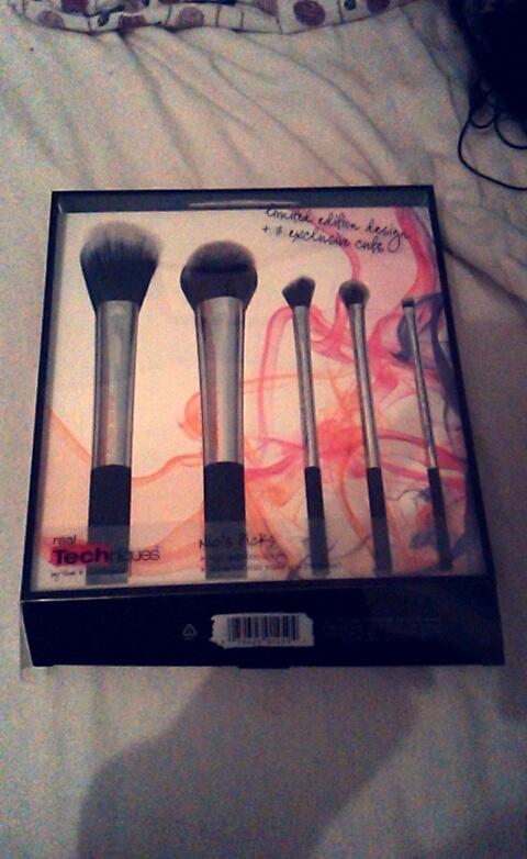 rcdun93's tweet photo. FINALLY got my hands on a set!!! This excites me <3 @Pixiwoos @nixiepixi @realtechniques #nixpicks http://t.co/5Rhmrb3imd