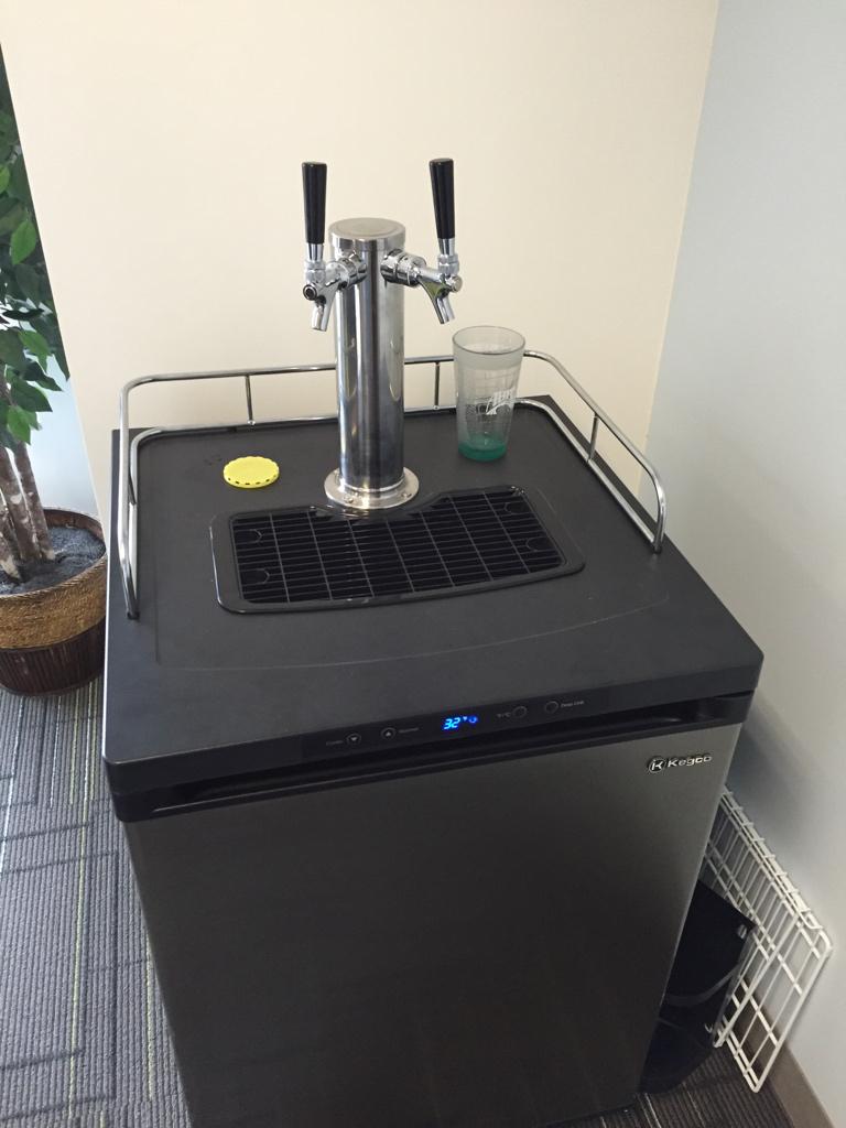 Whoop! The #ResearchNow  Technology kegerator is tapped. First beer is a #Franconia Kolsch, at 10am. ;)