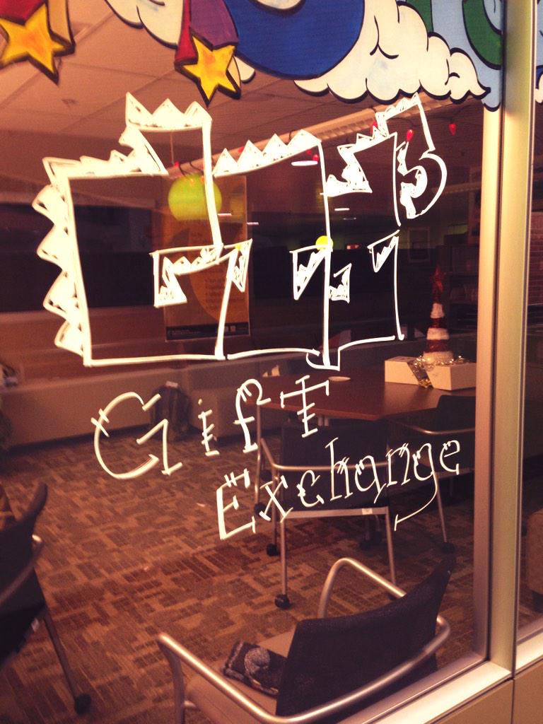 cis3_mru's tweet photo. A successful gift exchange went down last night! http://t.co/OVKTvZIiFZ