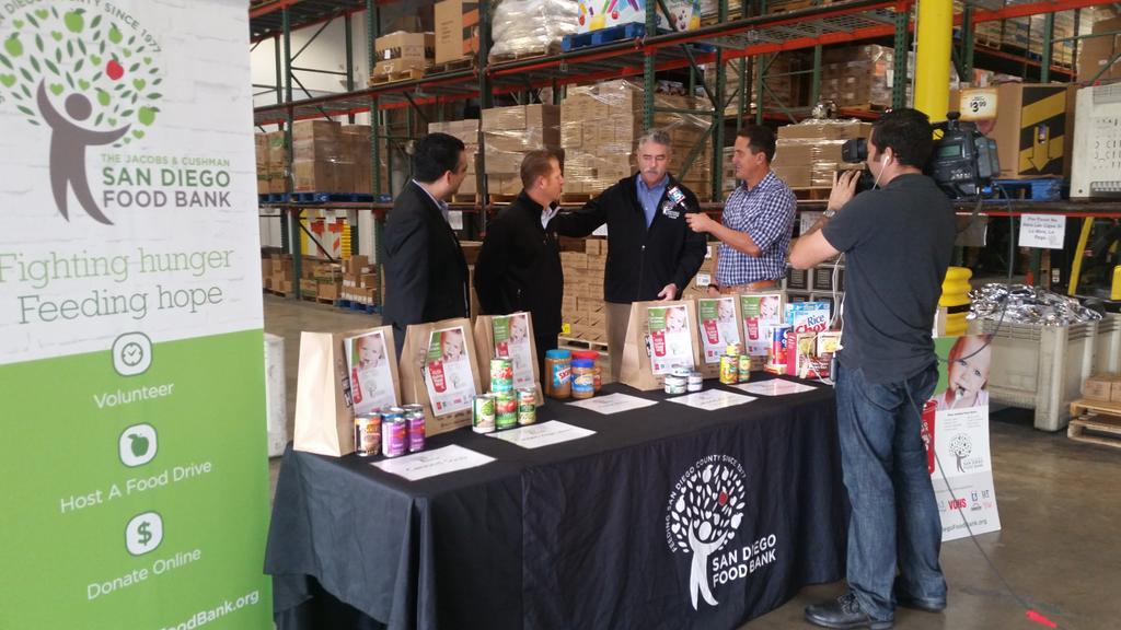 @WellsFargo @Bernstein13 with @MorningNewsFOX5 & @JimFloros  supporting the @SDFoodBank holiday food drive.