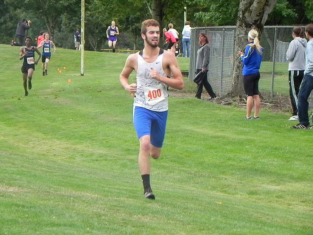 jm0ney3's tweet image. Wen u see that booty in a race but u gotta make sure it's real #DistanceRunnerProblems