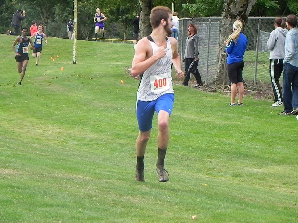 jm0ney3's tweet image. Wen u see that booty in a race but u gotta make sure it's real #DistanceRunnerProblems