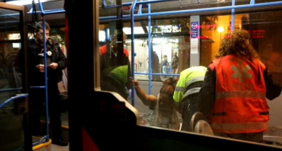 antena3com's tweet photo. Una mujer da a luz en un autobús urbano en Palma de Mallorca
http://t.co/H5k5kePN7P http://t.co/2HuC7tUXcK