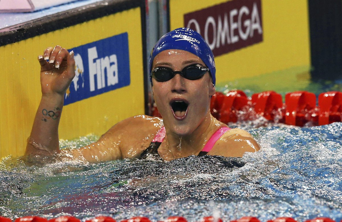 marca's tweet photo. FINAL | Mireia arrasa en los 800 del Mundial. ¡impresionante @Miss_belmont! ¡Tercer oro!  http://t.co/isvwvR3y8M http://t.co/3E2ASGU1FR