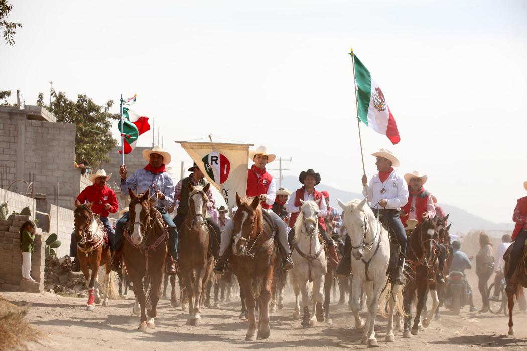 PRI_EDOMEX's tweet photo. ¡Así se vio nuestra Cabalgata de la Revolución de Tlalmanalco a Chalco! http://t.co/yGXtf1CTvr