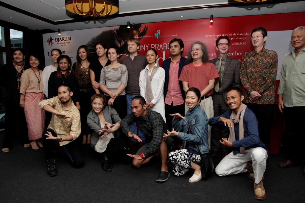 4 Des: Press Conference-Opera Tari Gandari with <a href="/TonyPrabowo1/">Tony Prabowo</a> @yudiahta <a href="/akkoakkoak/">Akiko Kitamura</a> <a href="/sitanursanti/">Sita Nursanti</a> <a href="/SlagwerkDenHaag/">Slagwerk Den Haag</a>