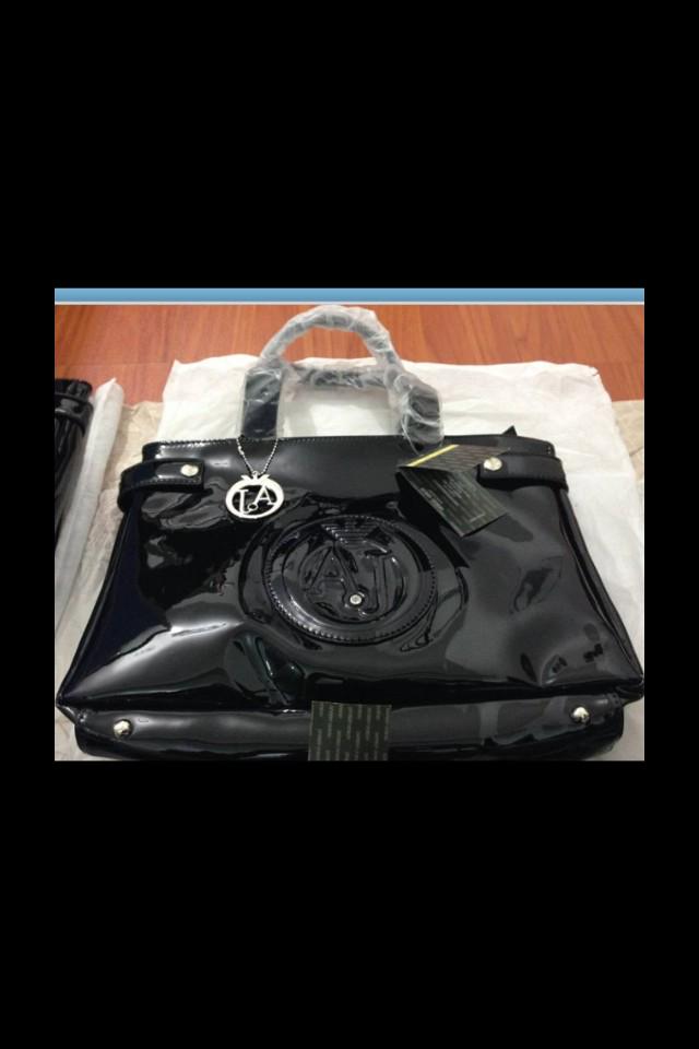 AnissaKlf's tweet photo. Armani dispo http://t.co/4UgmBmsynY