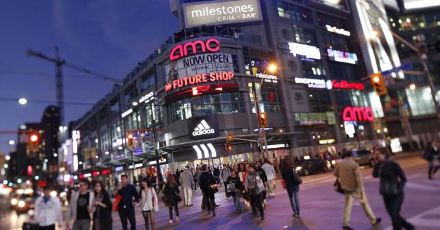 DSGcondos's tweet photo. Location, Location, Location! #DSG living means being steps away from great #TO shopping, eateries! http://t.co/ol4pbEhlpM