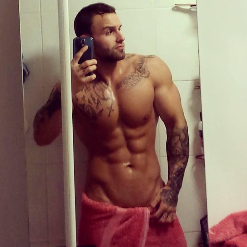WomensEyeCandy1's tweet photo. Here's sexy @Sup3rMan8701 contribution to #towelthursday looking extra naughty for the girls #dropitbigboy wowzer! x http://t.co/lql9MaYDY0