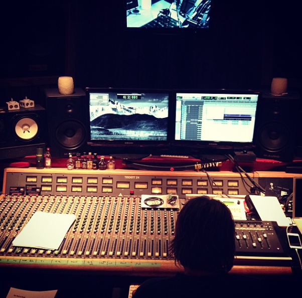 gordbamford's tweet photo. Back in the studio last May trackin’ vocals #GroovinWithYou #CountryJunkie #tbt http://t.co/PMLKG9p5X2