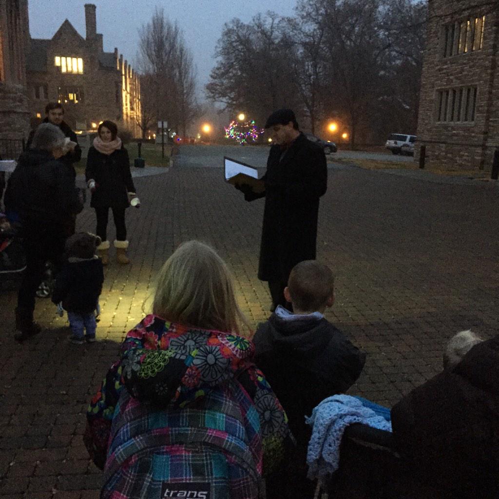 ConcordiaSem's tweet photo. That's @burresonk kicking off the #Christmastreelighting #CSLjoy http://t.co/MPhDjDzssz