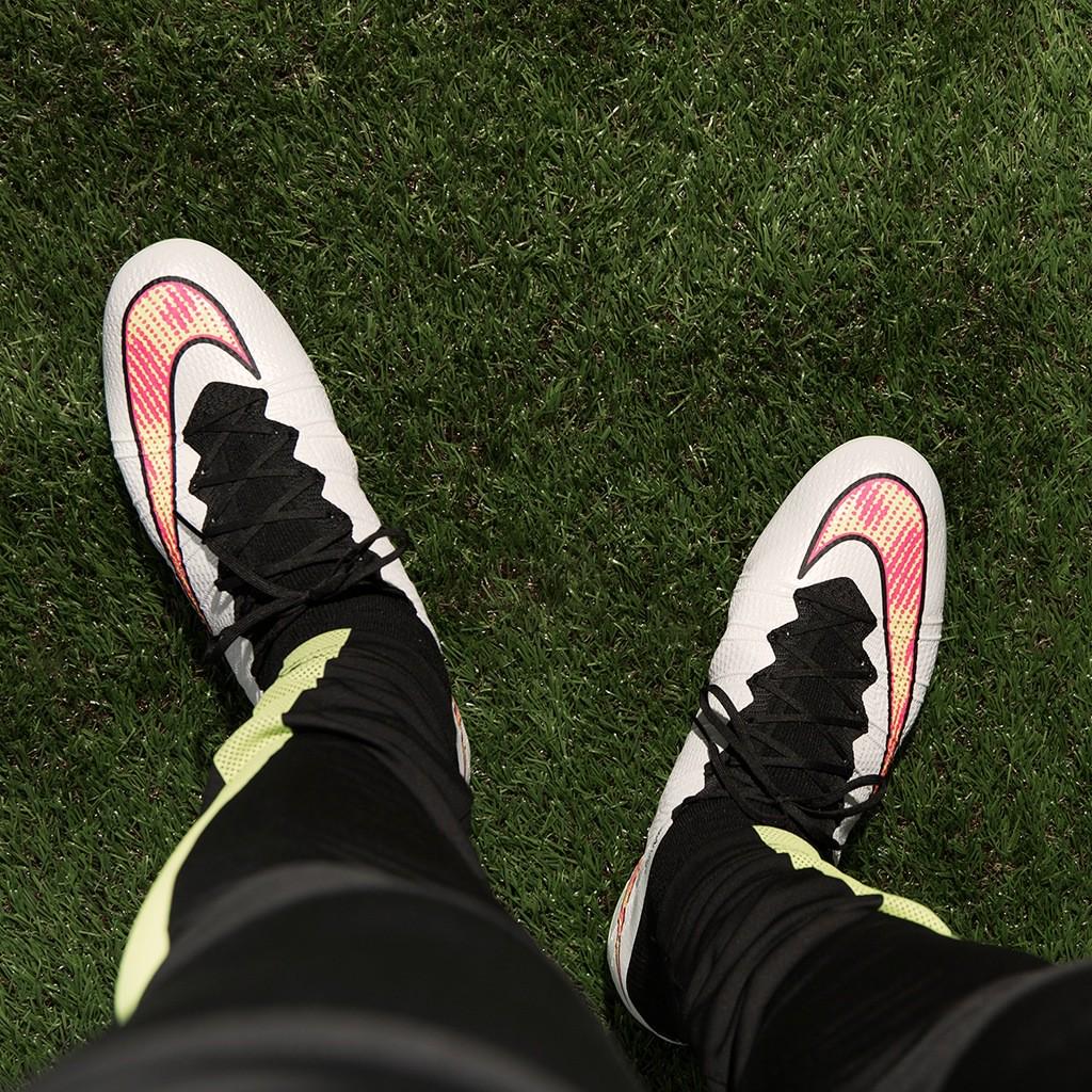 JeseRodriguez10's tweet photo. Me encantan mis nuevas botas !!!  #Mercurial #JuegaBrillante http://t.co/5z6Dx492e3