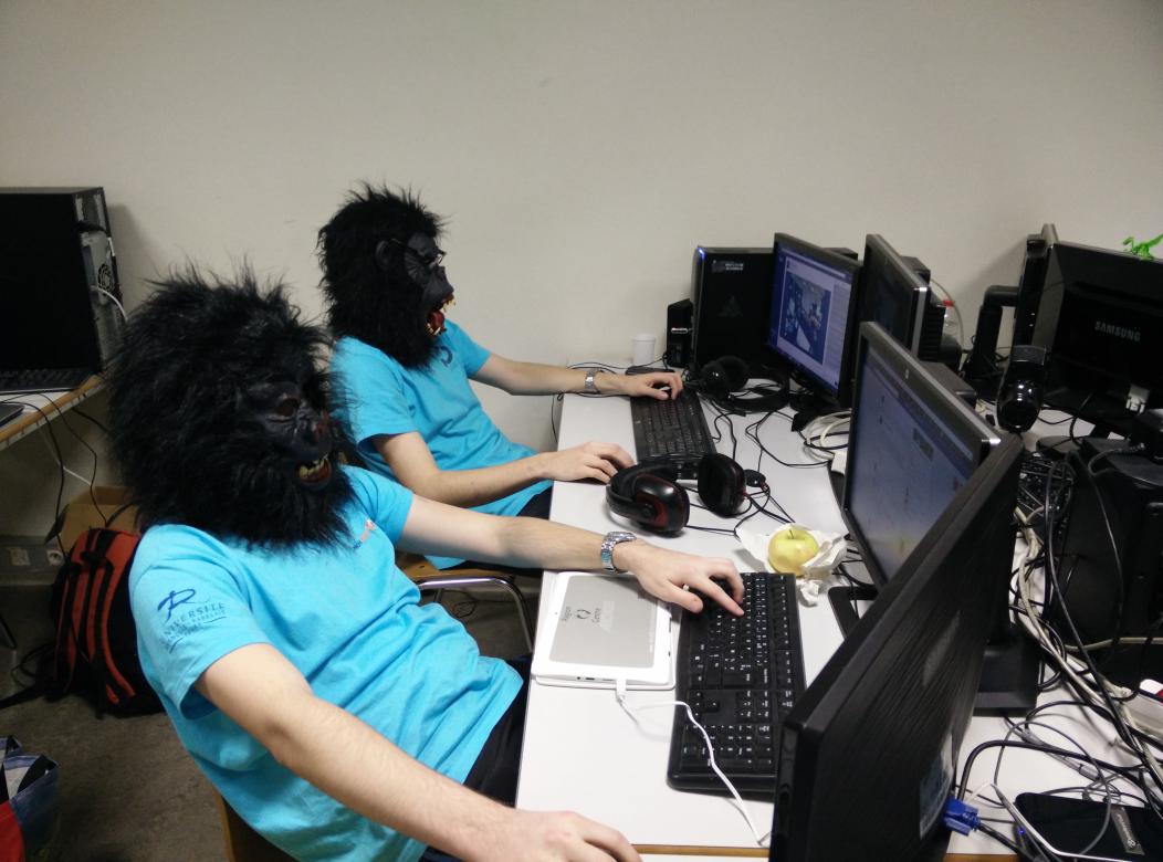 harlemstack's tweet photo. La nuit vient à peine de commencer et c'est déjà la jungle à @nuitinfotours. #nuitinfo2014 http://t.co/TFfKbQzKla