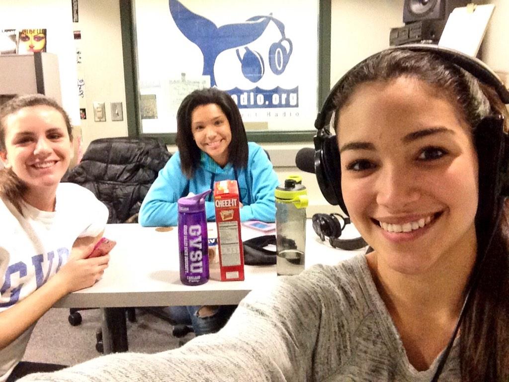 andrea_rodlugo's tweet photo. successful radio show today๐ปโ๏ธ
I๐my frens @katiekram @teestagg #twitterlessBean http://t.co/JTwxMX1pZX