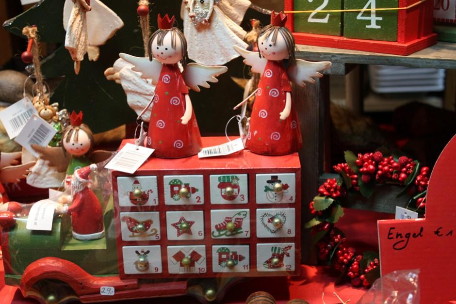 T_W_O's tweet photo. Holzspielzeug auf dem Weihnachtsmarkt von Schloss Hellbrunn in #Salzburg ... http://t.co/NbbWNDROpW #Adventgenuss http://t.co/YaKfNO5SaY