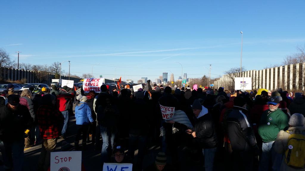 MrNikoG's tweet image. #TCShutItDown we've shut down I35 #ICantBreathe #FTP #ACAB #ShutItDown #Ferguson - dispersal orders given