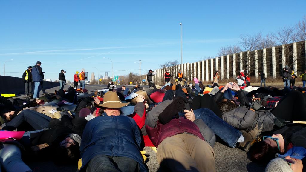 MrNikoG's tweet image. #TCShutItDown we've shut down I35 #ICantBreathe #FTP #ACAB #ShutItDown #Ferguson - dispersal orders given