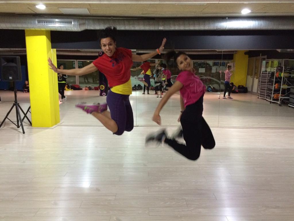 VanessaLopzS's tweet photo. Ya somos instructoras de zumba oficiales!!  @virbity Gracias a Hermann Melo  #salamamca #seguirCreciendo 💃 http://t.co/pWwYk2gg1l