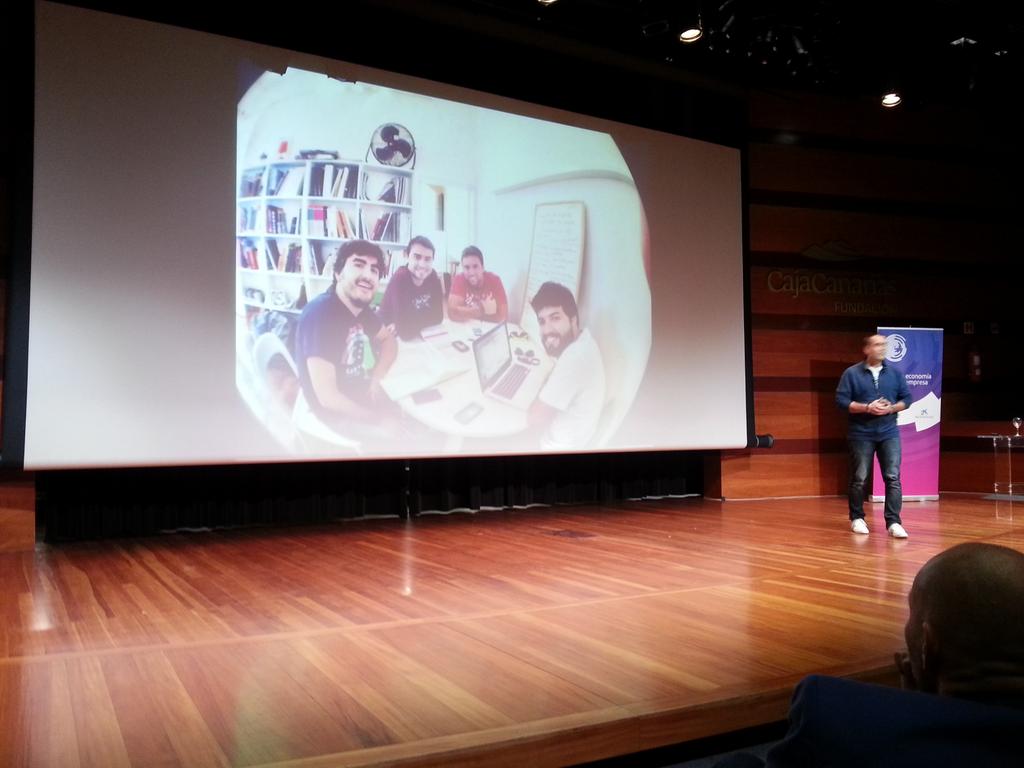 elibaupri's tweet image. Tercera conferencia en formato #Pechakucha de #ShopPic #foroe #GRADEULL