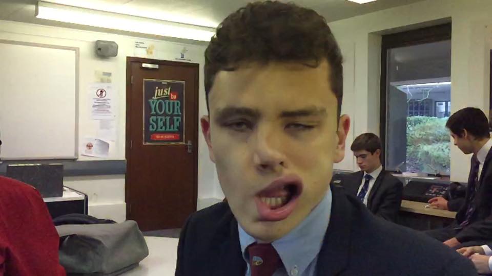 WoodburyGreg's tweet image. Genuinely no effects on these, just shaking his head from side to side #ApparentlyThisKidIsAModel #SelectModels