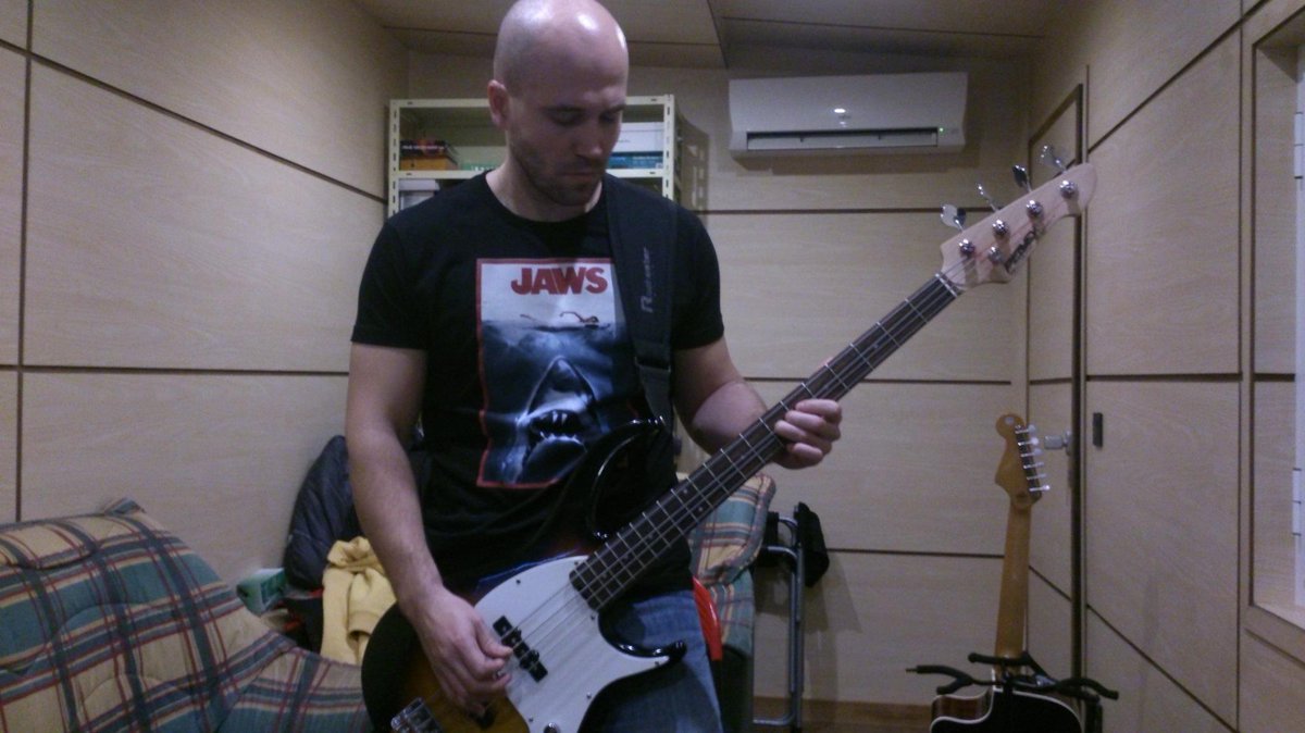 David grabando bajo #BNBEstudio <a href="/luis_tecsonido/">BNB Estudio</a> #brandnewbrain #grabación #nuevodisco #grunge #rock #metalalternativo