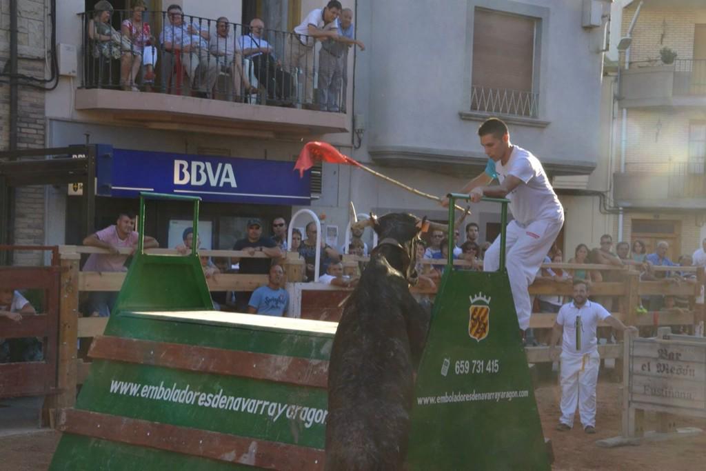 pedropittdj's tweet photo. Buenos momentos buenos recuerdos de esta temporada 2014 en Fustiñana, Fitero, Ribaforada y en especial en Valtierra http://t.co/loxR8UOLAS