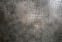 TEN_NAPEL's tweet photo. Feest bij @TEN_NAPEL Vanmorgen is de krokodil Betonlook geboren in 130 kleuren verkrijgbaar #croc #wall #creations RT http://t.co/GB7Q1Q1j5r
