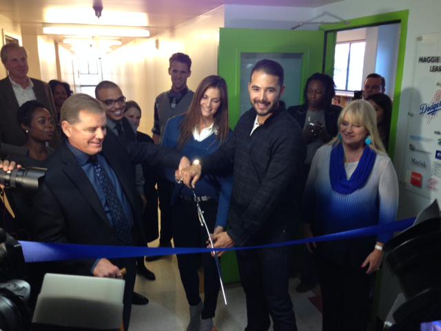 Proud to have supported the rehab of the <a href="/URM/">Union Rescue Mission</a> learning center w/ <a href="/Dodgers/">Los Angeles Dodgers</a> @CEOHabitatLA <a href="/ecomacgyver/">Darren Moore</a>  &amp; the #Ethier's