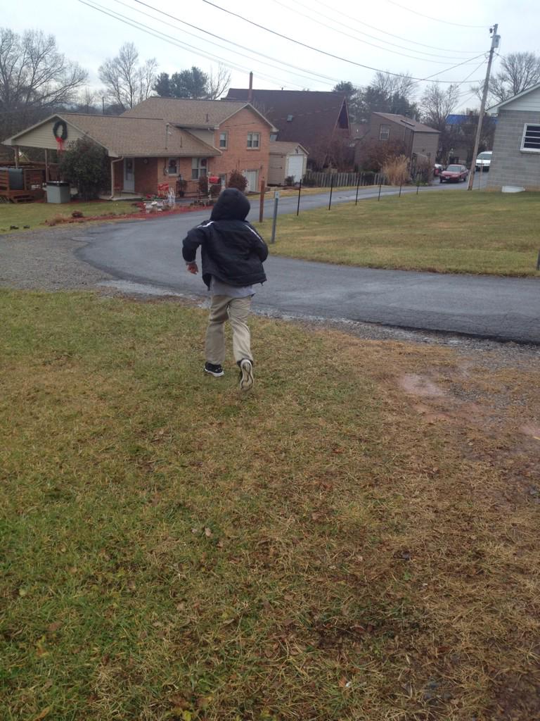 DJRocketmc051's tweet photo. My friend yelling #runningfromthecops http://t.co/5vWzlkVVyf