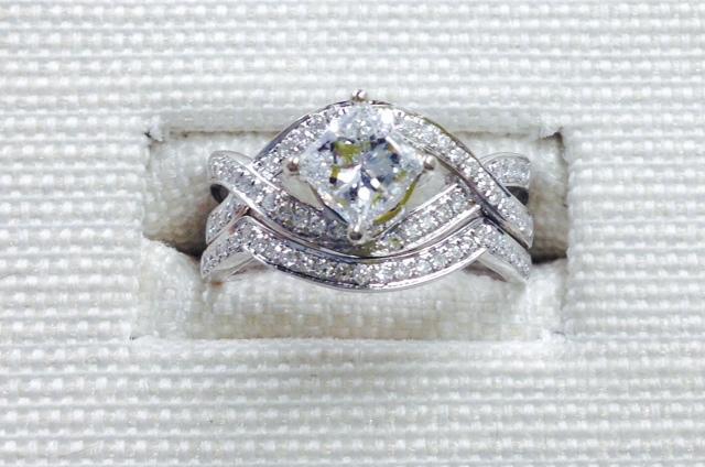 TrueBijoux's tweet photo. Handcrafted &amp; flawless! Intertwining design with a matching band. #handmade #ottawa #bridal #diamonds @SparksStreet http://t.co/It5HGWYfWG