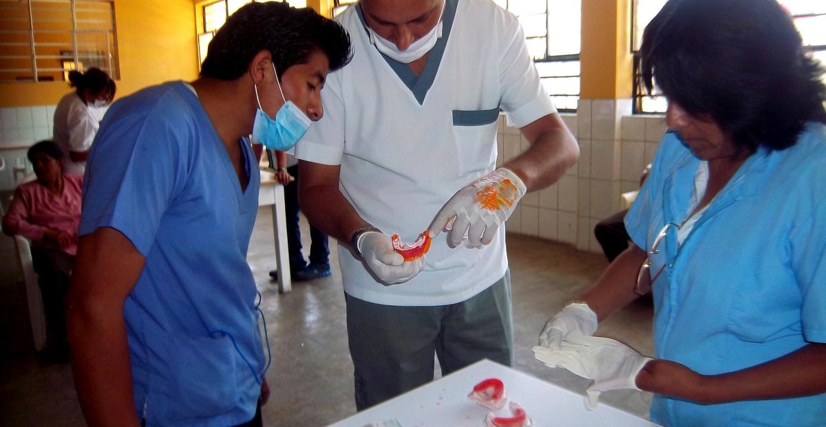 GoreIca's tweet photo. Gobierno Regional promueve sonrisas saludables para los adultos mayores http://t.co/GAk8iHgCL2 http://t.co/qxJgyWg1Mo
