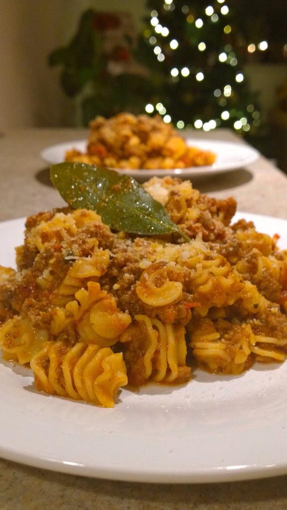 NullaNullaPasta's tweet image. Our Ragu Radiatore Fresh Pasta Meal Kit. Simmered for 45 minutes with fresh bay leaves. This was tonight&apos;s dinner.