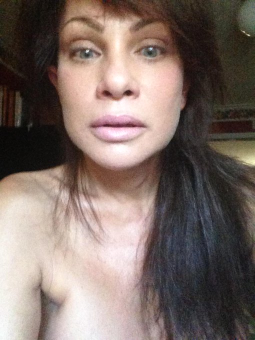 No make up http://t.co/j3kYlVmQpN