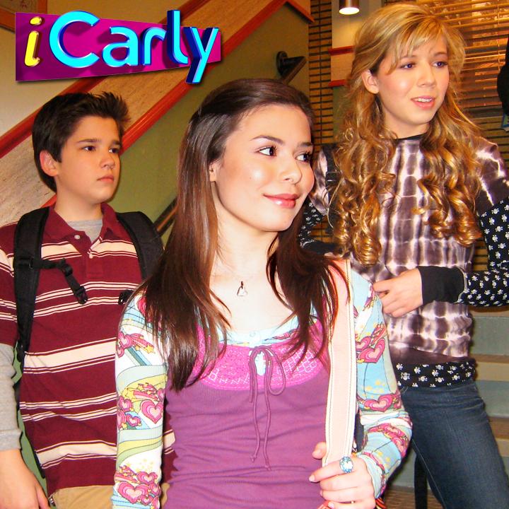 iCarly's tweet image. When someone else's lunch looks so good. #TBT