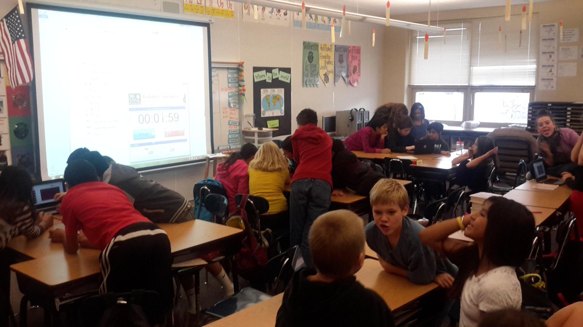 davinaeliz's tweet image. Scattergories+chromebooks+Mrs.Faux&apos;s 6th grade =winning combination. #EdTechContest @dridgeelem