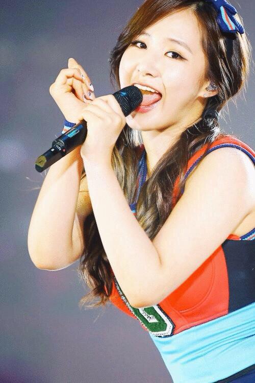 12 / 5   Kwon Yuri

HAPPY BIRTHDAY            ! !              