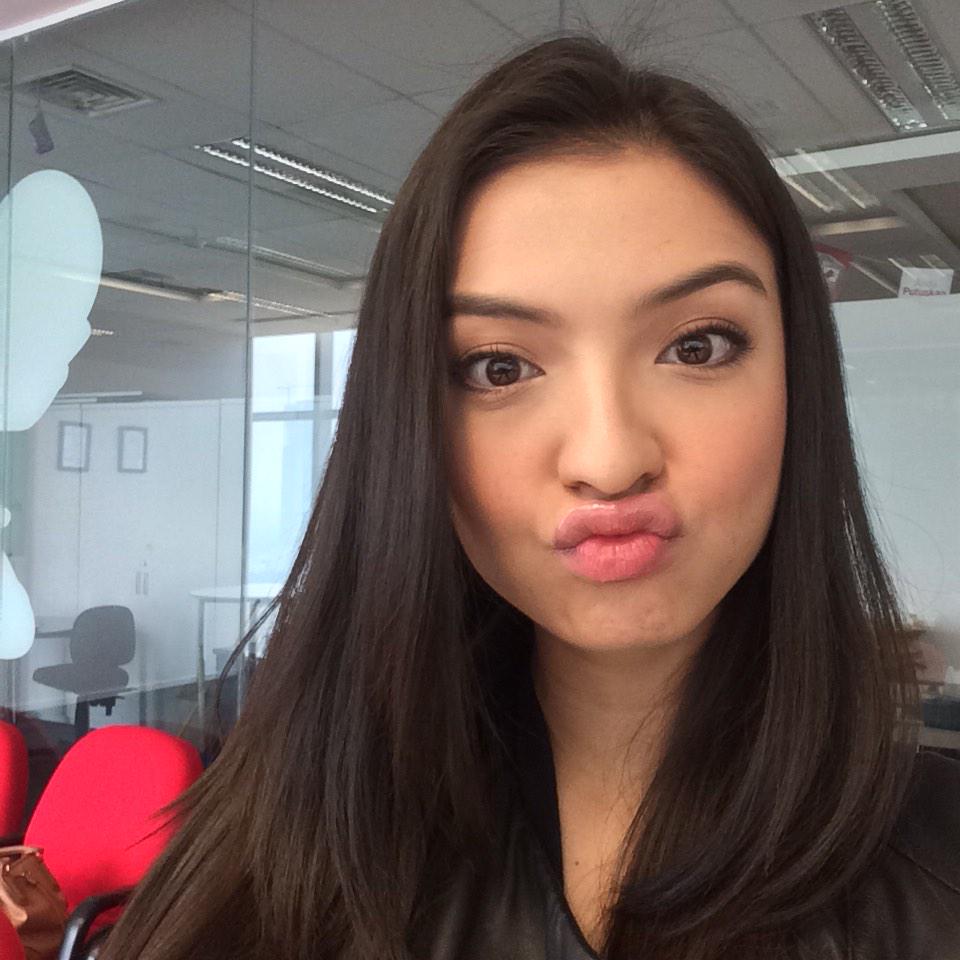 Selfie by <a href="/ralineshah/">Raline Shah</a> cantik ya VIVAnians, jangan lupa streaming live video chat viva.co.id/videochat