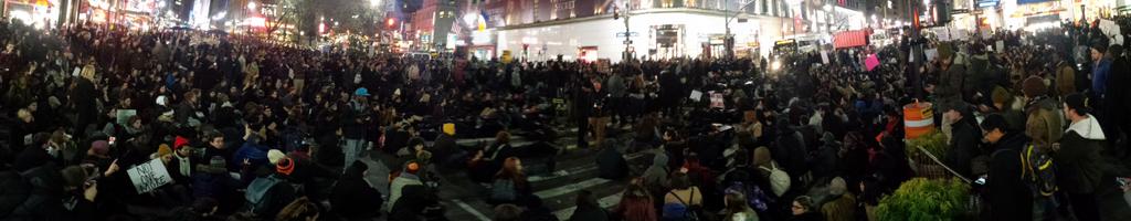Die-in across all of 34th St &amp; 6th Ave. 11 minutes of silence, 1 minute for every time #EricGarner said #ICantBreathe