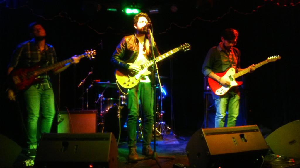 AdriParranda's tweet photo. Ayer @UtOficial en  @elimperialclub!  
#chidos http://t.co/HCregloicQ