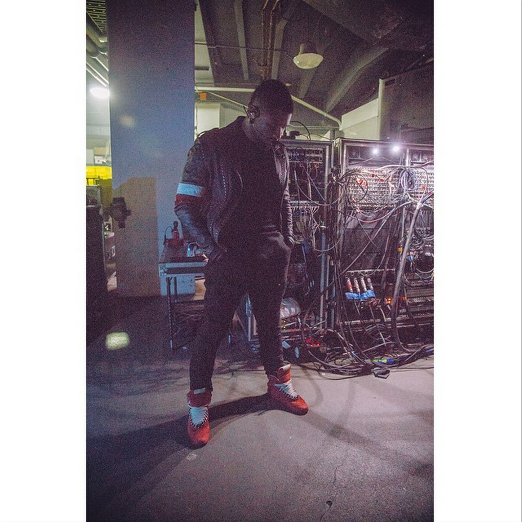 Usher's tweet photo. Gametime #URXTOUR http://t.co/T5Af5nqa5Y