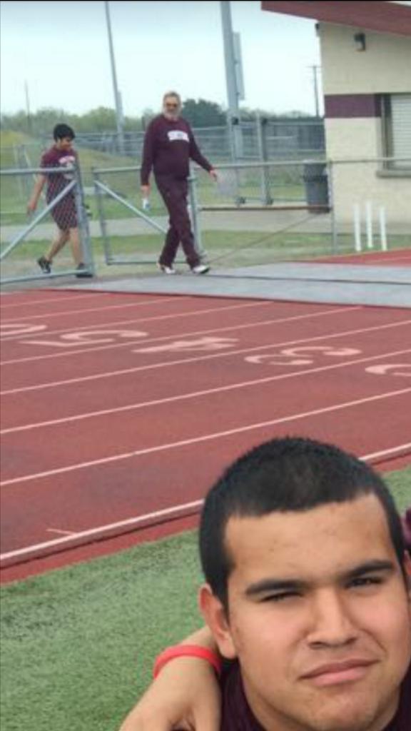 _chaserz's tweet photo. Sasquatch in the back 👀😂😂😂 @Robknox98 http://t.co/OuhGoWwNuE