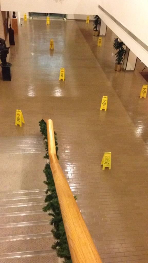 Sumayaya's tweet photo. Law schools way of avoiding a lawsuit. #Slipandfallcase http://t.co/aHJUcOsvTu