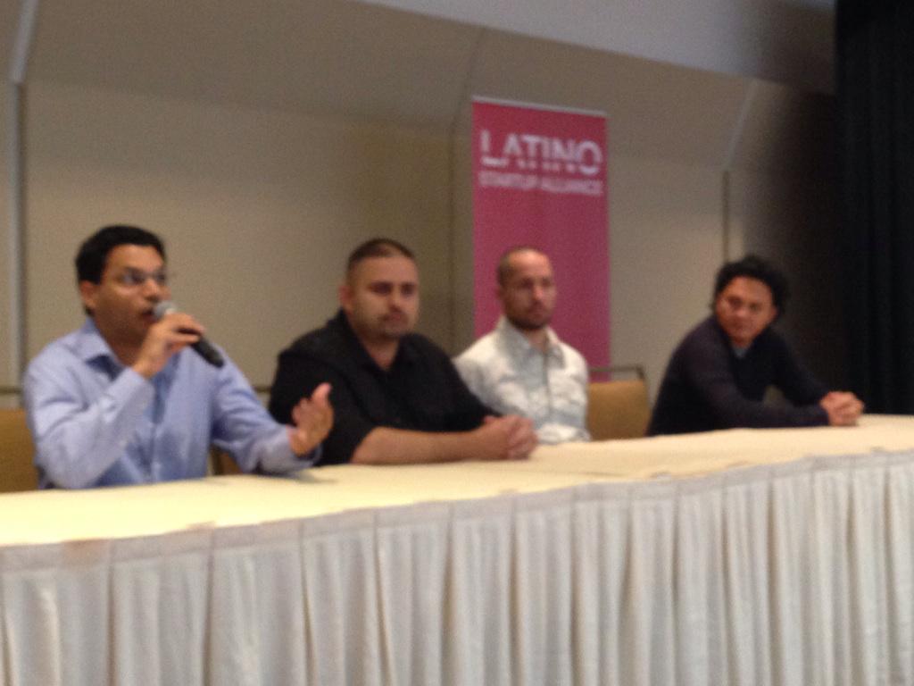 Latinx_Startups's tweet image. #funding panel @mannyfernandez @josehuitron @rotarypayphone @antonio #crowdchat #venturecapital #seedcapital #latinos