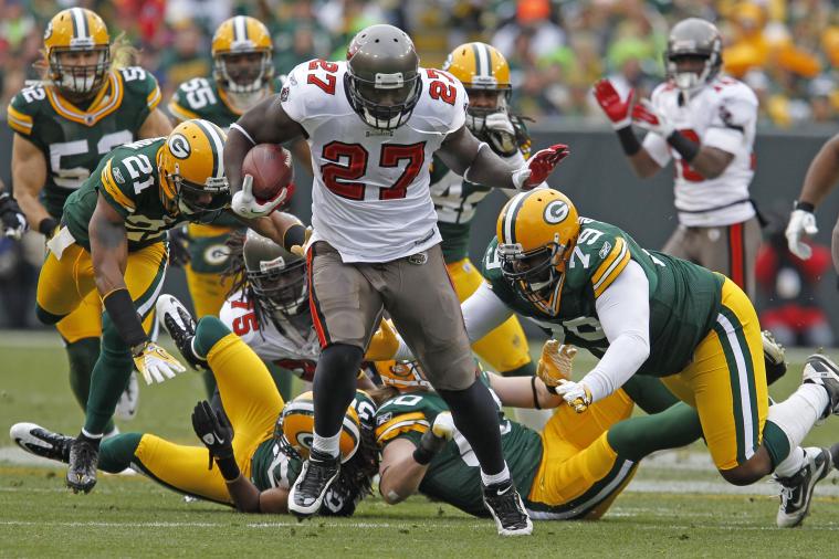 BleacherReport's tweet photo. #TBT VIDEO: LeGarrette Blount runs all over the Packers defense on his way to a 54-yard TD http://t.co/cLJ6EXOvXr http://t.co/14TXVrtluD