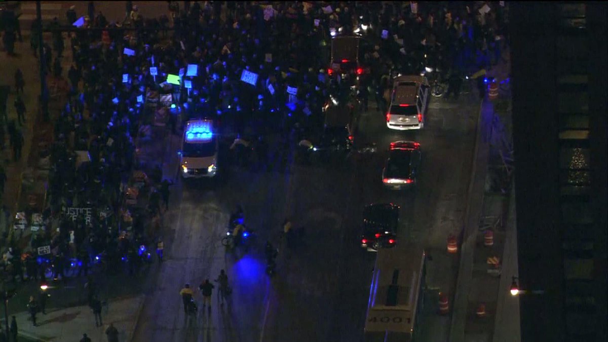 NewsRevo's tweet photo. Justice for #EricGarner protest in #Chicago | pic @DOPEITSTOM | #ThisStopsToday #BlackLivesMatter #ICantBreathe http://t.co/n4pDlGPA5r