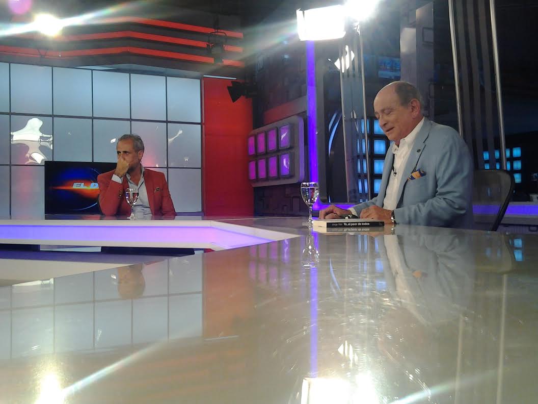 C5N's tweet photo. #AHORA: Seguí la entrevista de Chiche Gelblung a @rialjorge en http://t.co/JdeWflqVH8 | ¿Leíste el libro sobre él? http://t.co/JnPR7SMAcP
