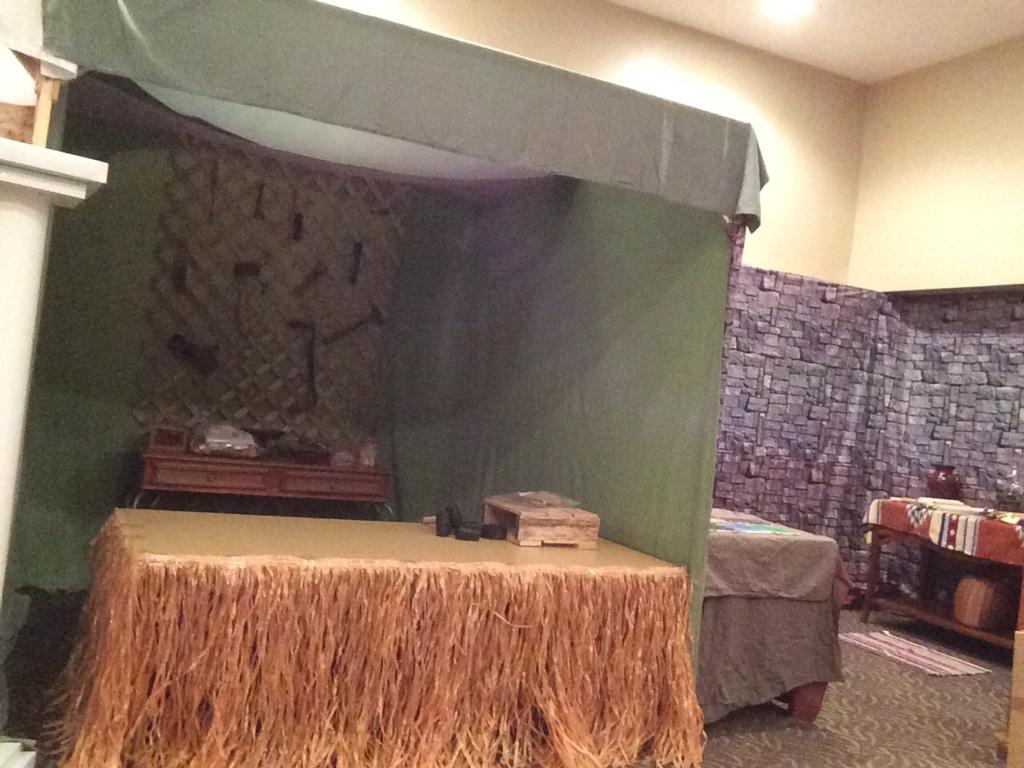 logos_623's tweet photo. And the #BethlehemMarketPlace is coming together!!! #LogosBibleChurch 5-8pm THIS Friday &amp; Saturday (12/5&amp;6) http://t.co/uWxQy1oRJV