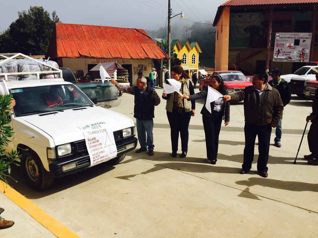 MariiaVaRo's tweet photo. Arranca Plan Invernal 2014 en #Tlahuiltepa #Beneficios @gobiernohidalgo @Lupita_Romero @Transportehgo @ALAIN_SOUVER http://t.co/AW5u63WTxQ