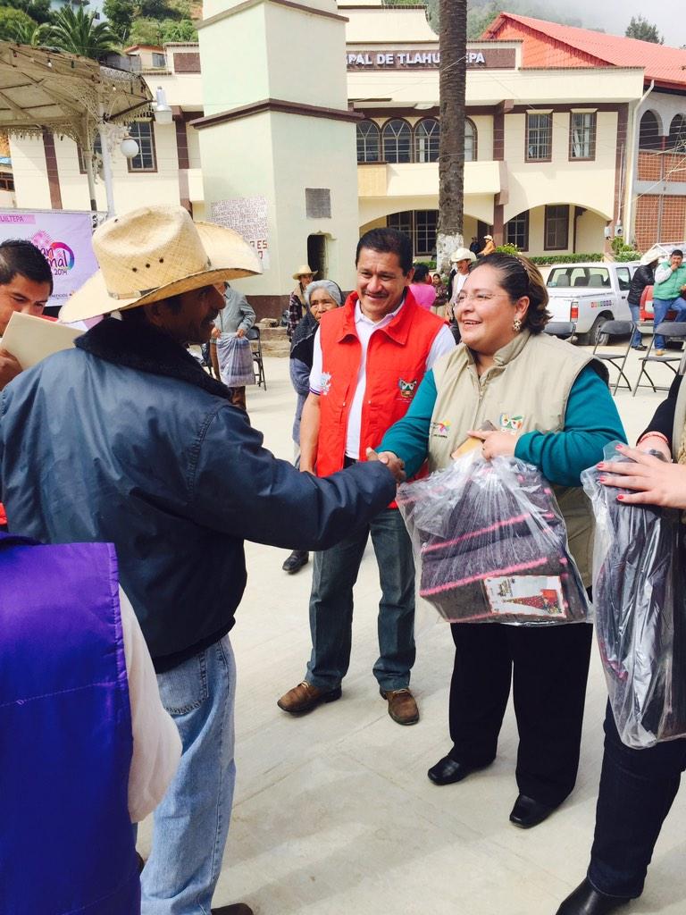 MariiaVaRo's tweet photo. Arranca Plan Invernal 2014 en #Tlahuiltepa #Beneficios @gobiernohidalgo @Lupita_Romero @Transportehgo @ALAIN_SOUVER http://t.co/AW5u63WTxQ
