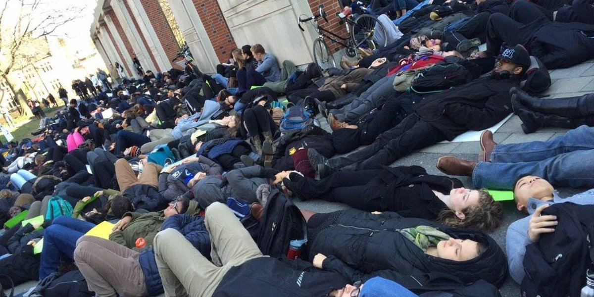 HuffPost College tweet media